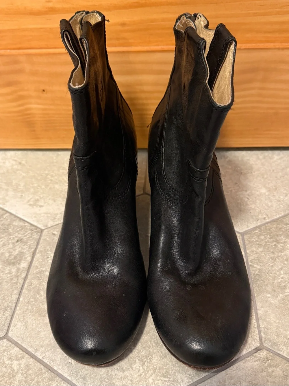 Frye Carson Black Leather Wedge Ankle Boots Zip Back Booties size 8.5M